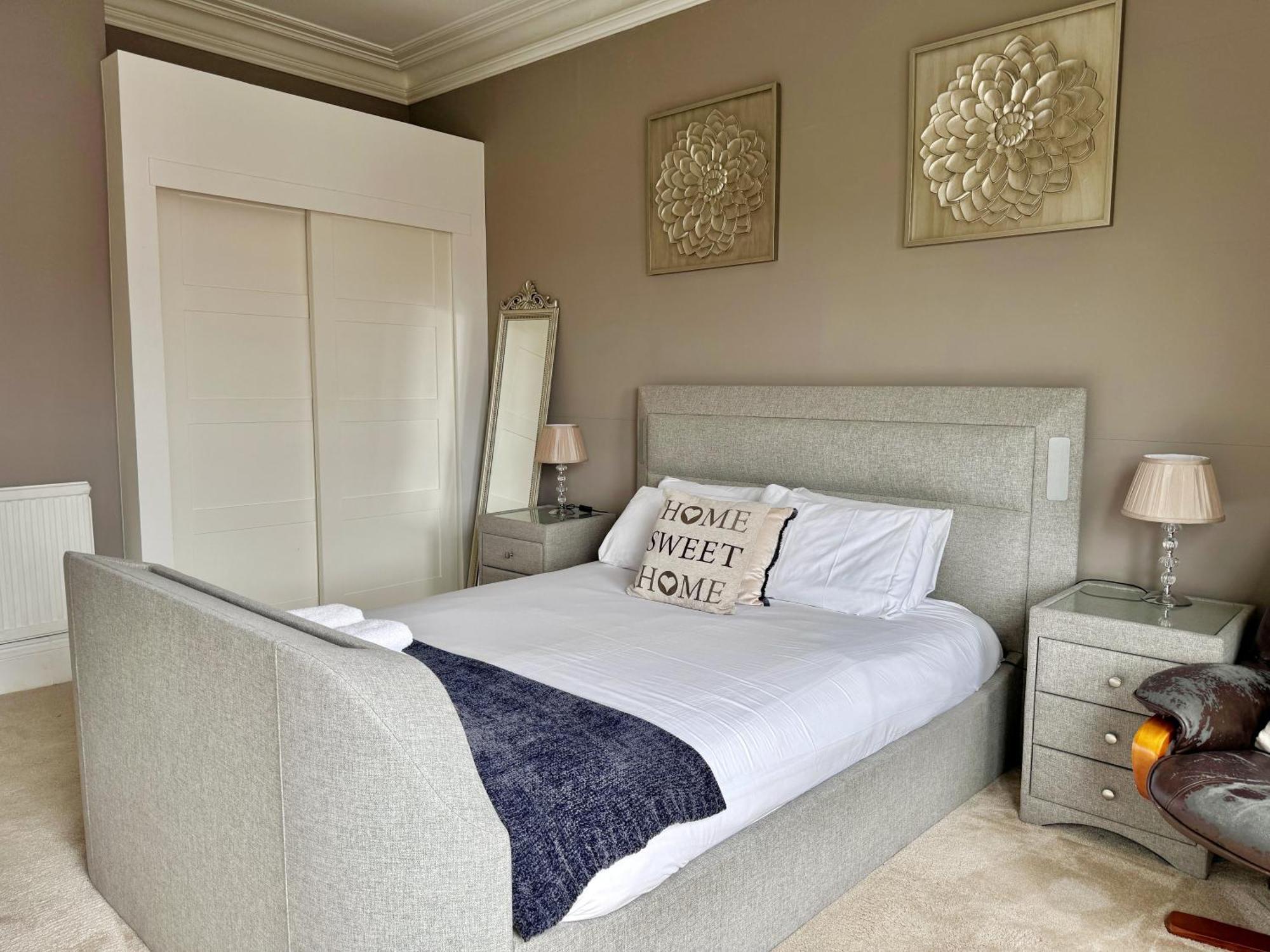 Apartment Victoria With Free Parking 스카버러 외부 사진