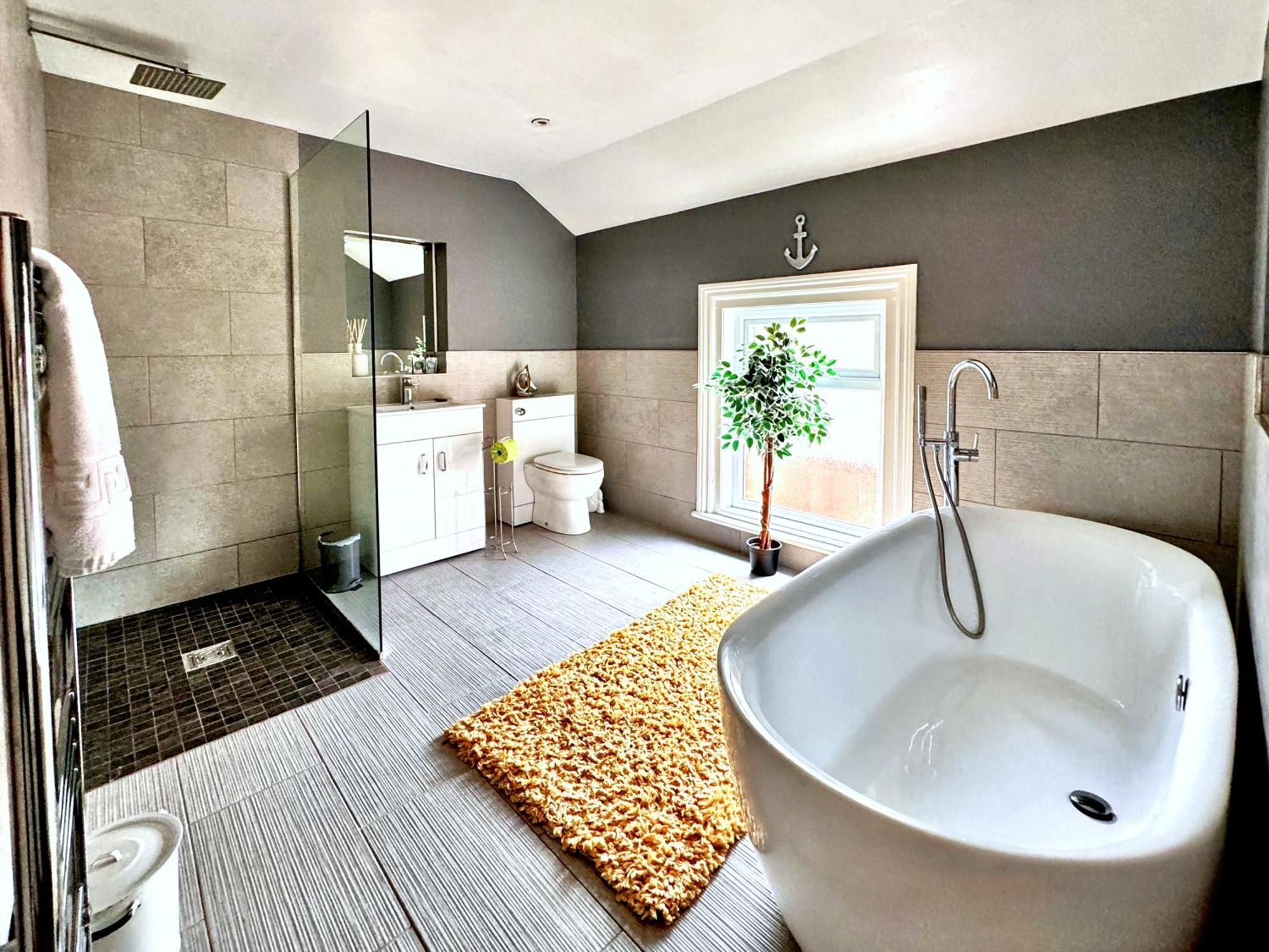 Apartment Victoria With Free Parking 스카버러 외부 사진