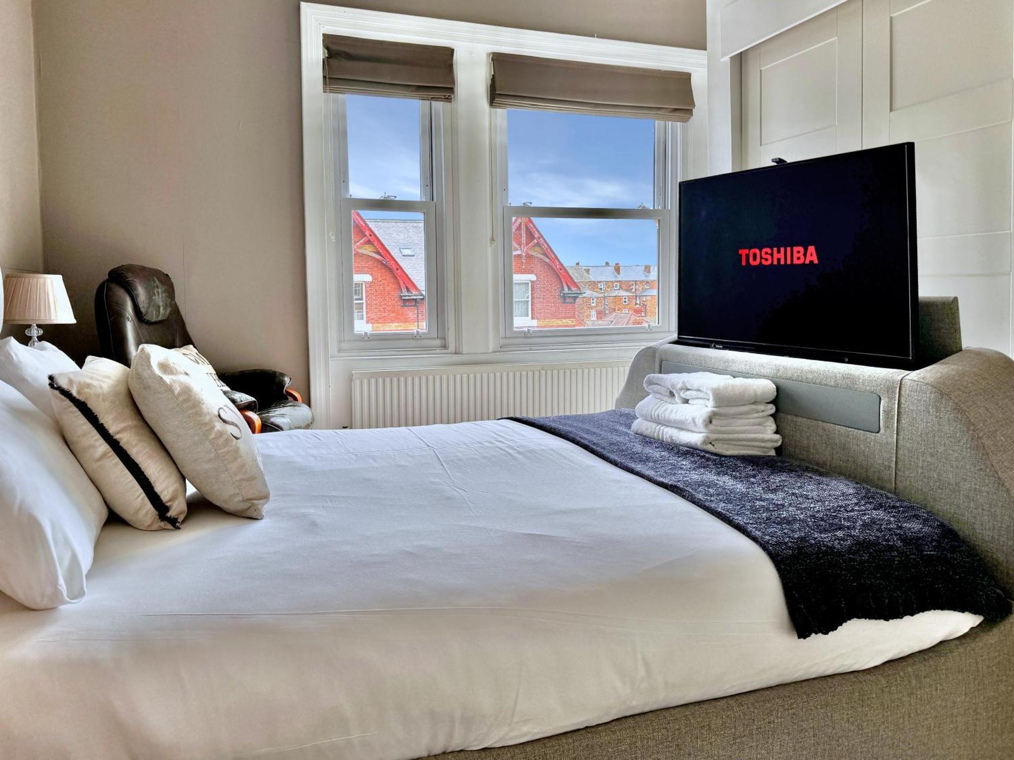 Apartment Victoria With Free Parking 스카버러 외부 사진