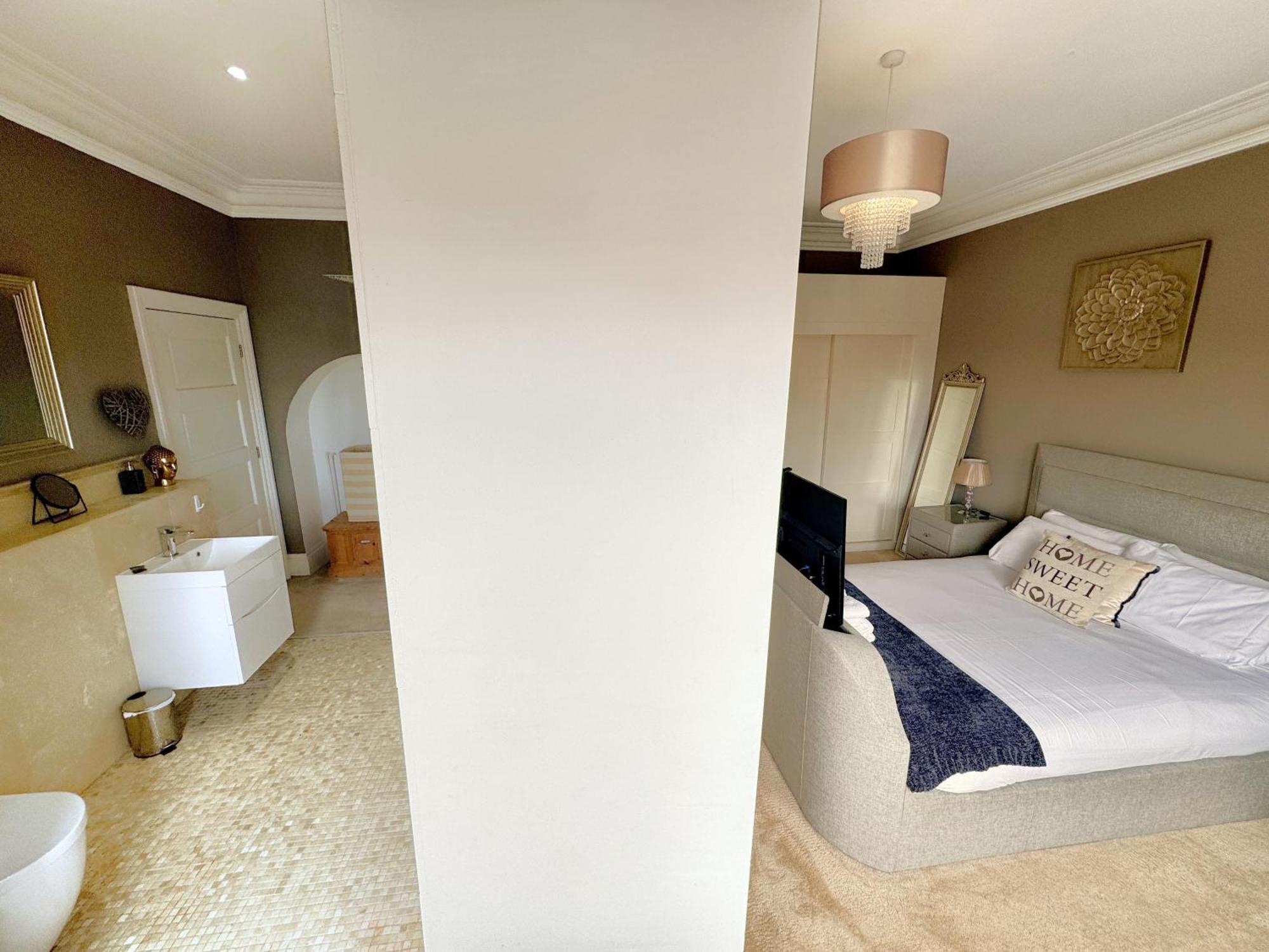 Apartment Victoria With Free Parking 스카버러 외부 사진