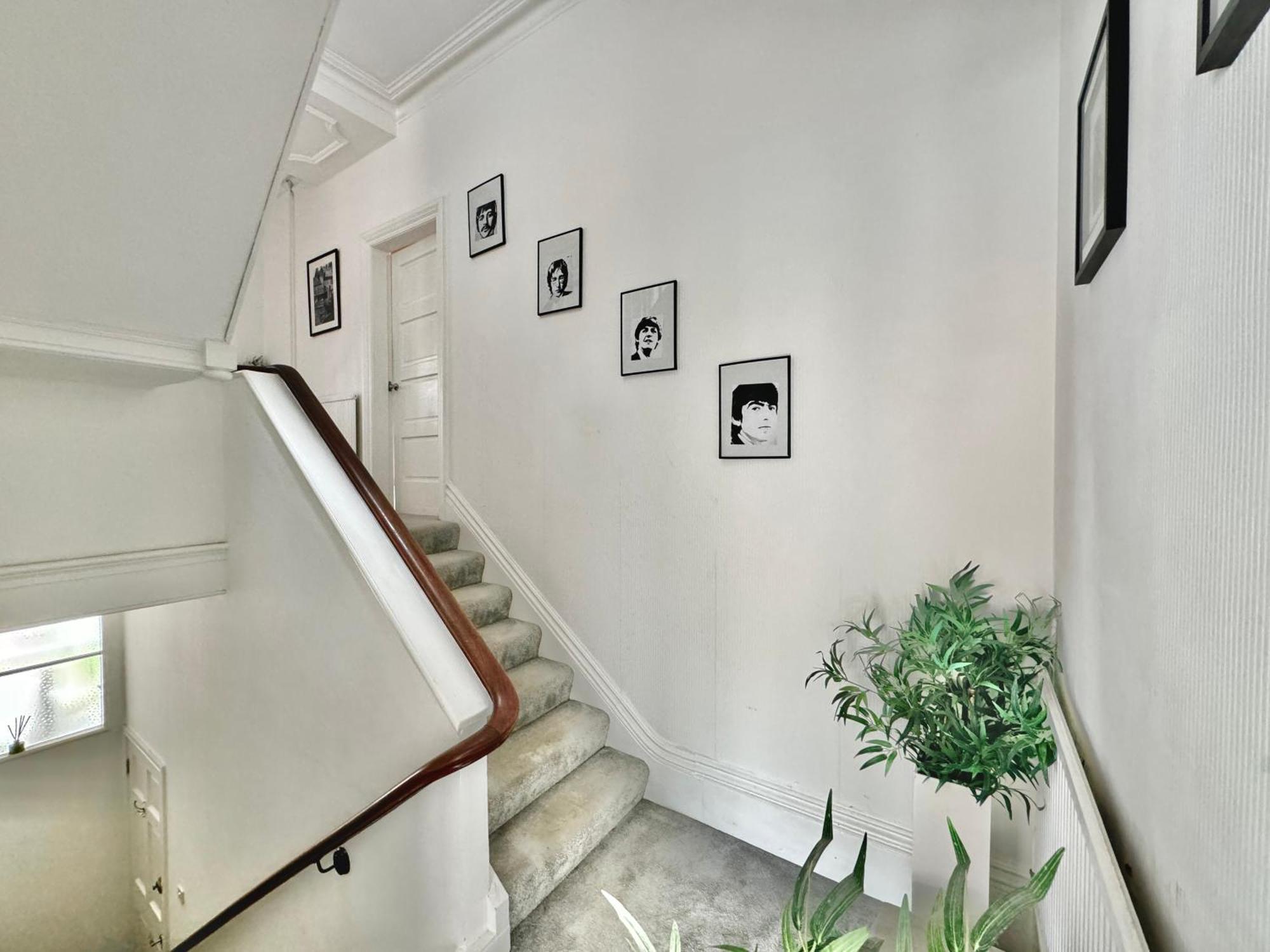 Apartment Victoria With Free Parking 스카버러 외부 사진