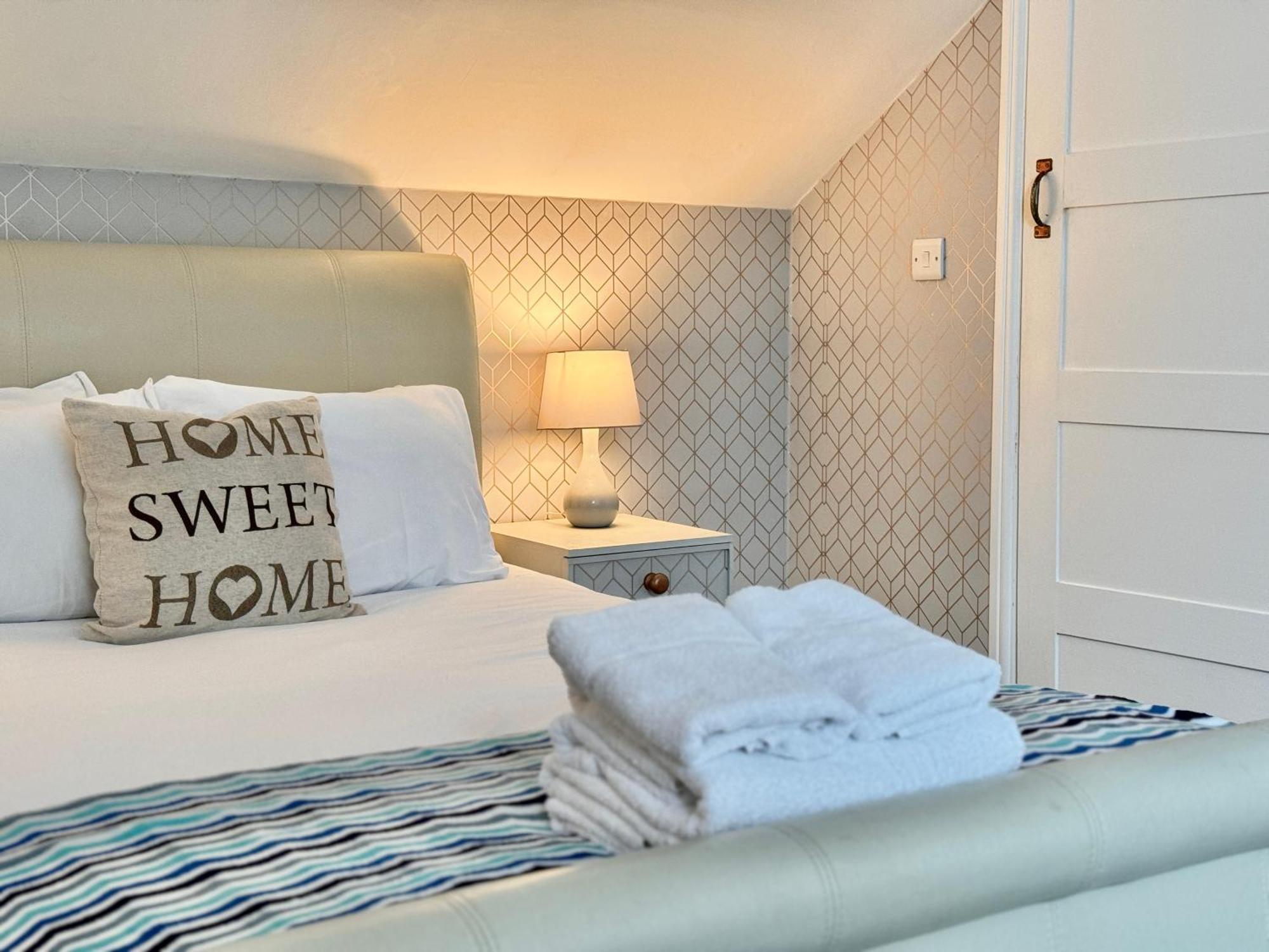 Apartment Victoria With Free Parking 스카버러 외부 사진